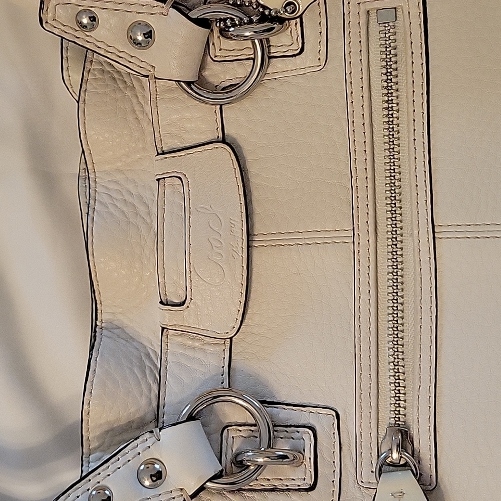 Authentic Coach handbag - Picture 2 of 14